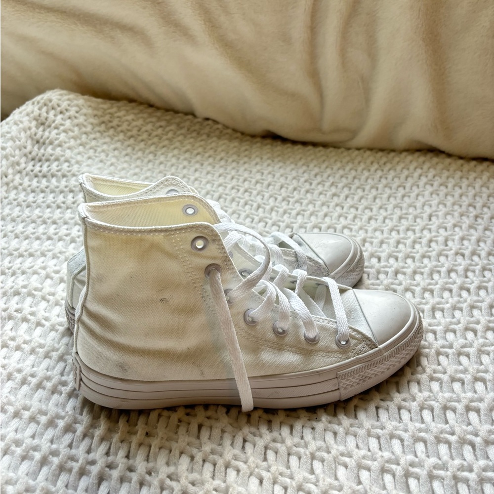 white converse - Picture 3 of 3